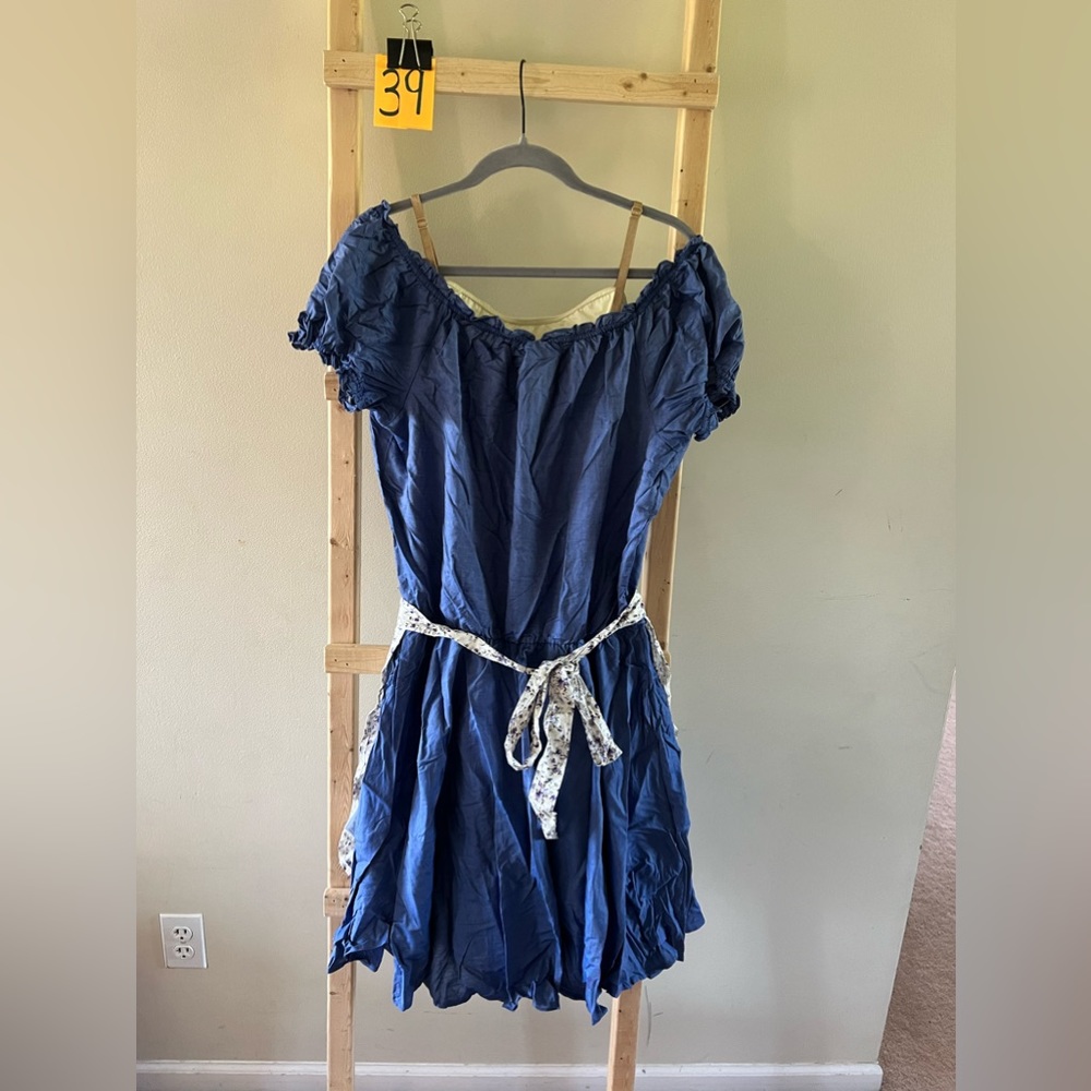 Dance Costumes - Picture 14 of 16